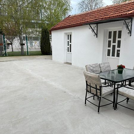 Apartmani Emily & Jully Niksic Luaran gambar
