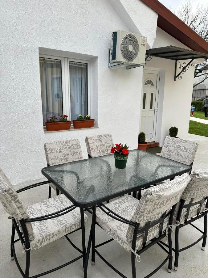 Apartmani Emily & Jully Niksic Luaran gambar