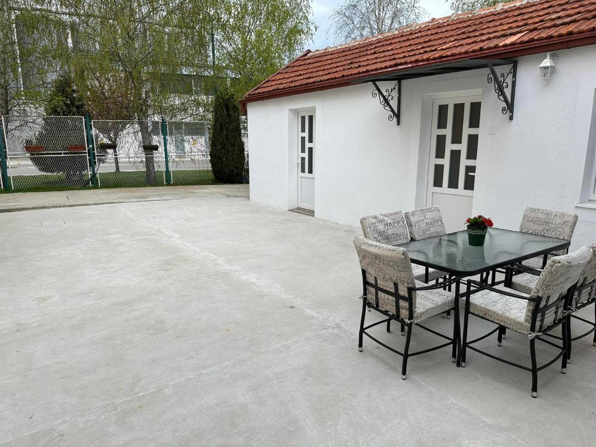 Apartmani Emily & Jully Niksic Luaran gambar