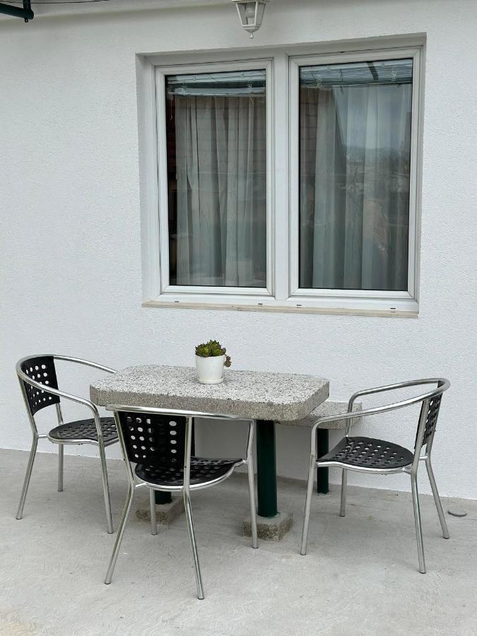 Apartmani Emily & Jully Niksic Luaran gambar