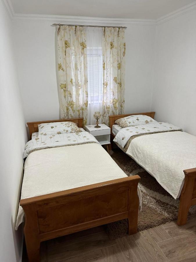 Apartmani Emily & Jully Niksic Luaran gambar