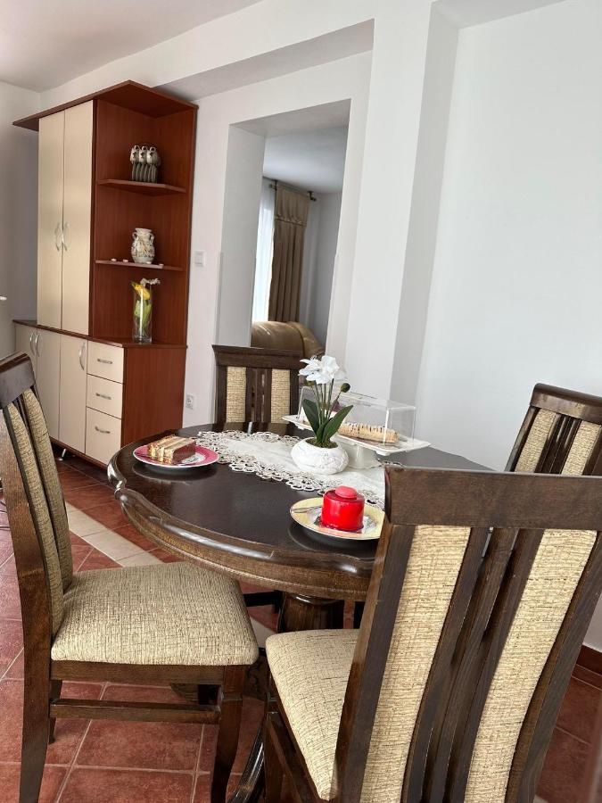 Apartmani Emily & Jully Niksic Luaran gambar