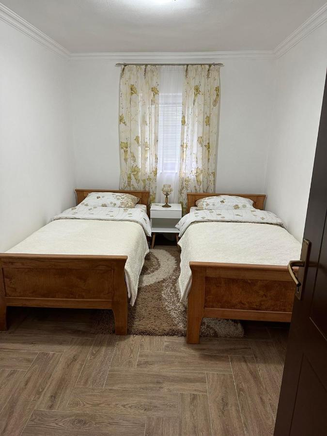 Apartmani Emily & Jully Niksic Luaran gambar