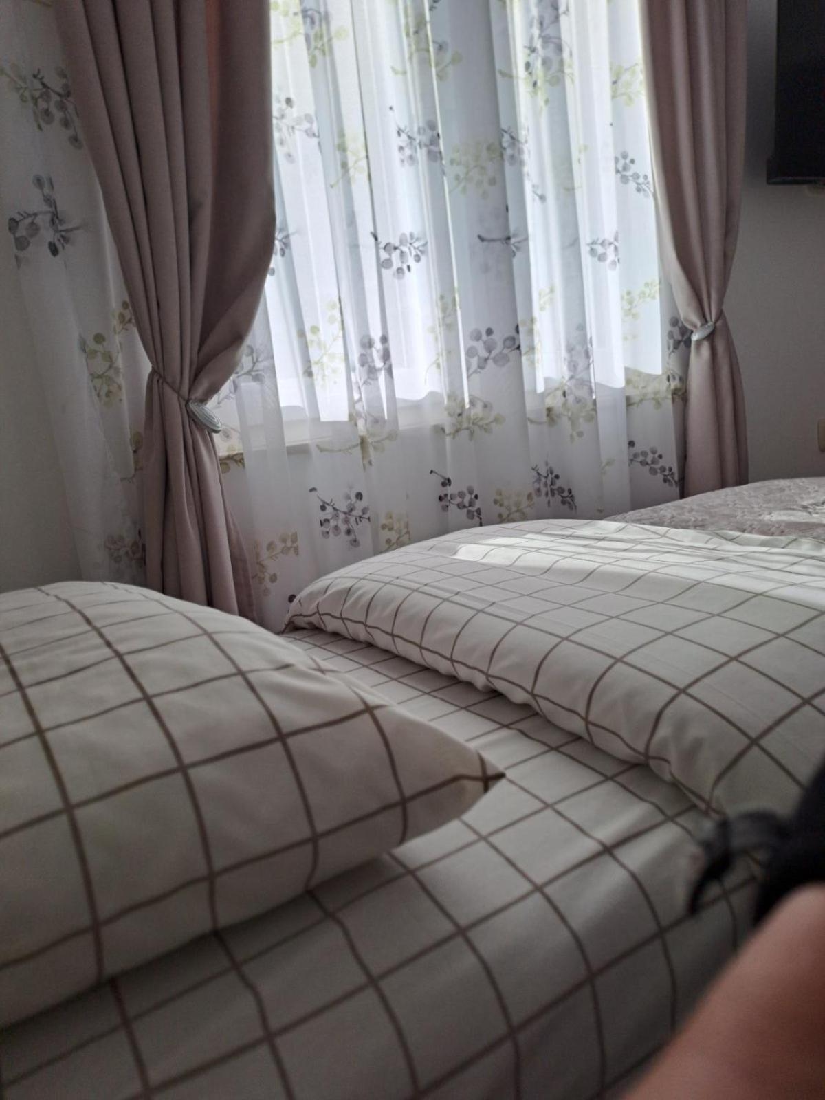 Apartman Emily Apartment Niksic Luaran gambar