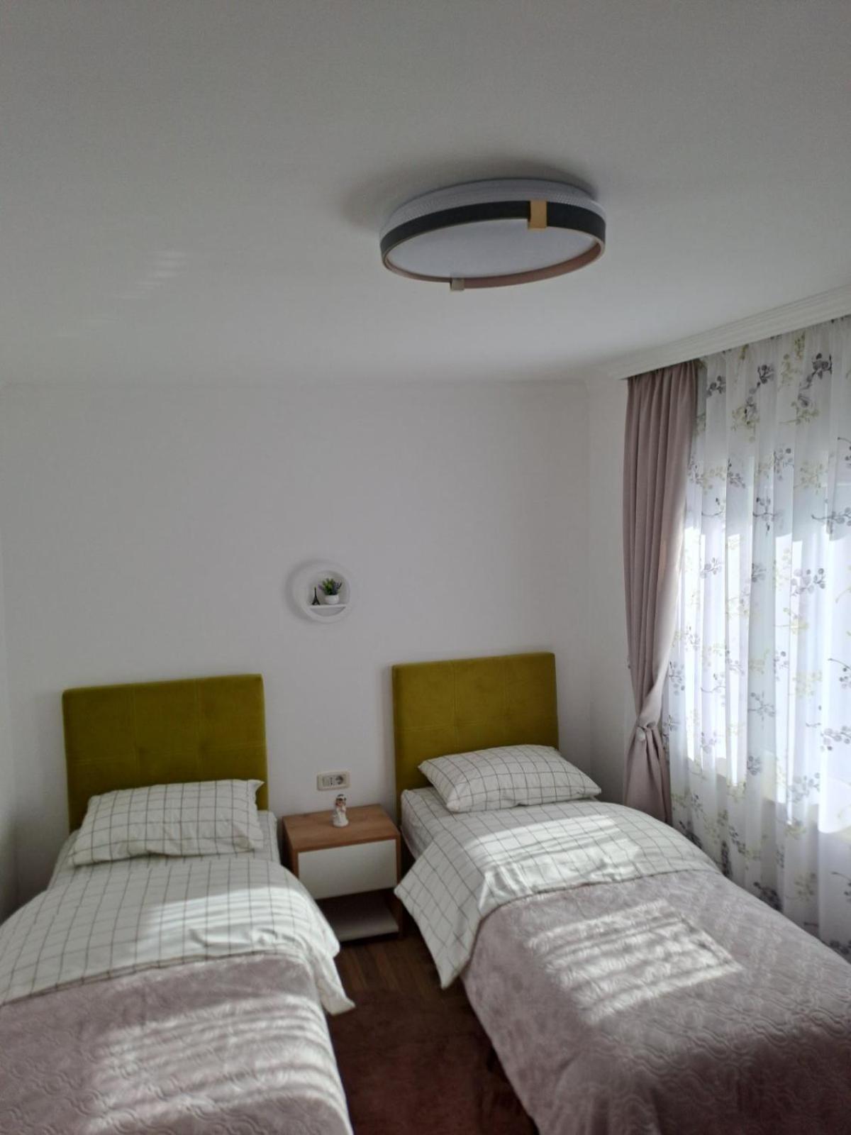 Apartmani Emily & Jully Niksic Luaran gambar