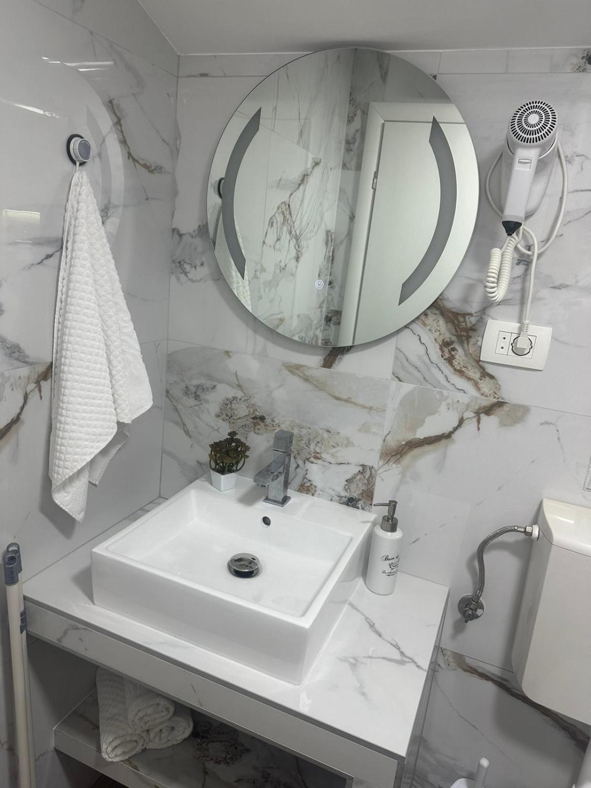 Apartmani Emily & Jully Niksic Luaran gambar
