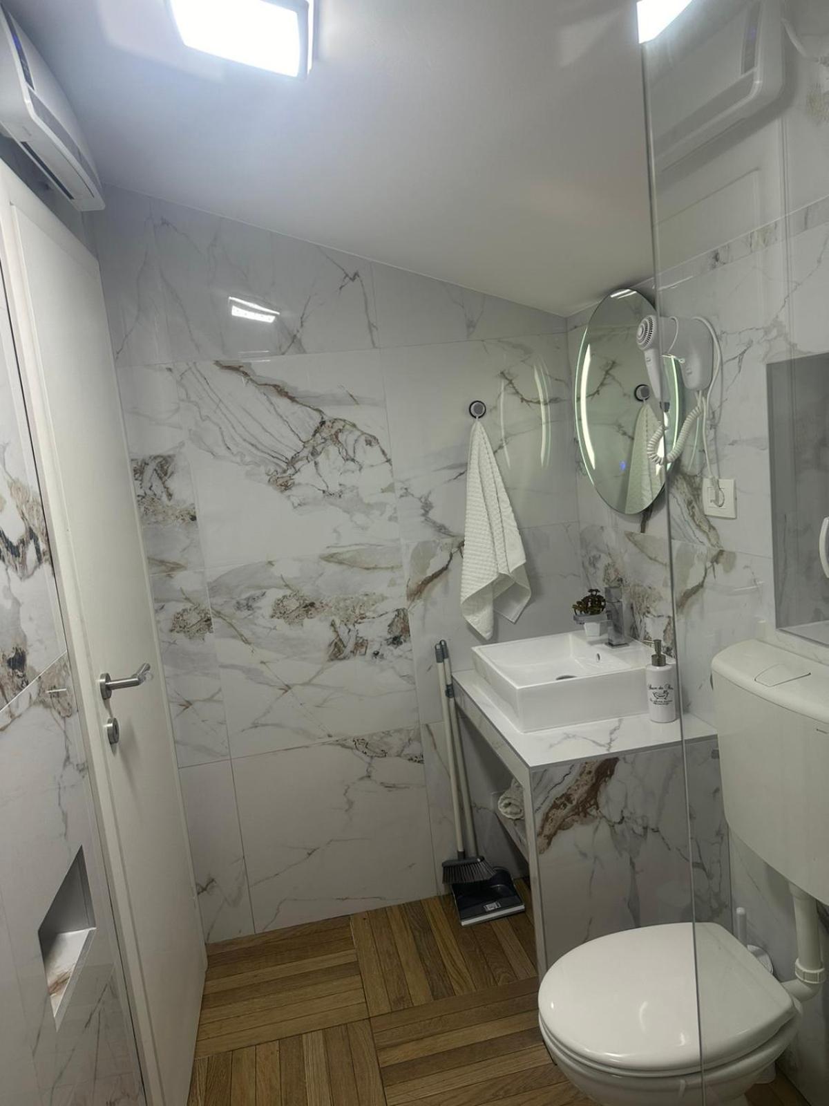 Apartmani Emily & Jully Niksic Luaran gambar