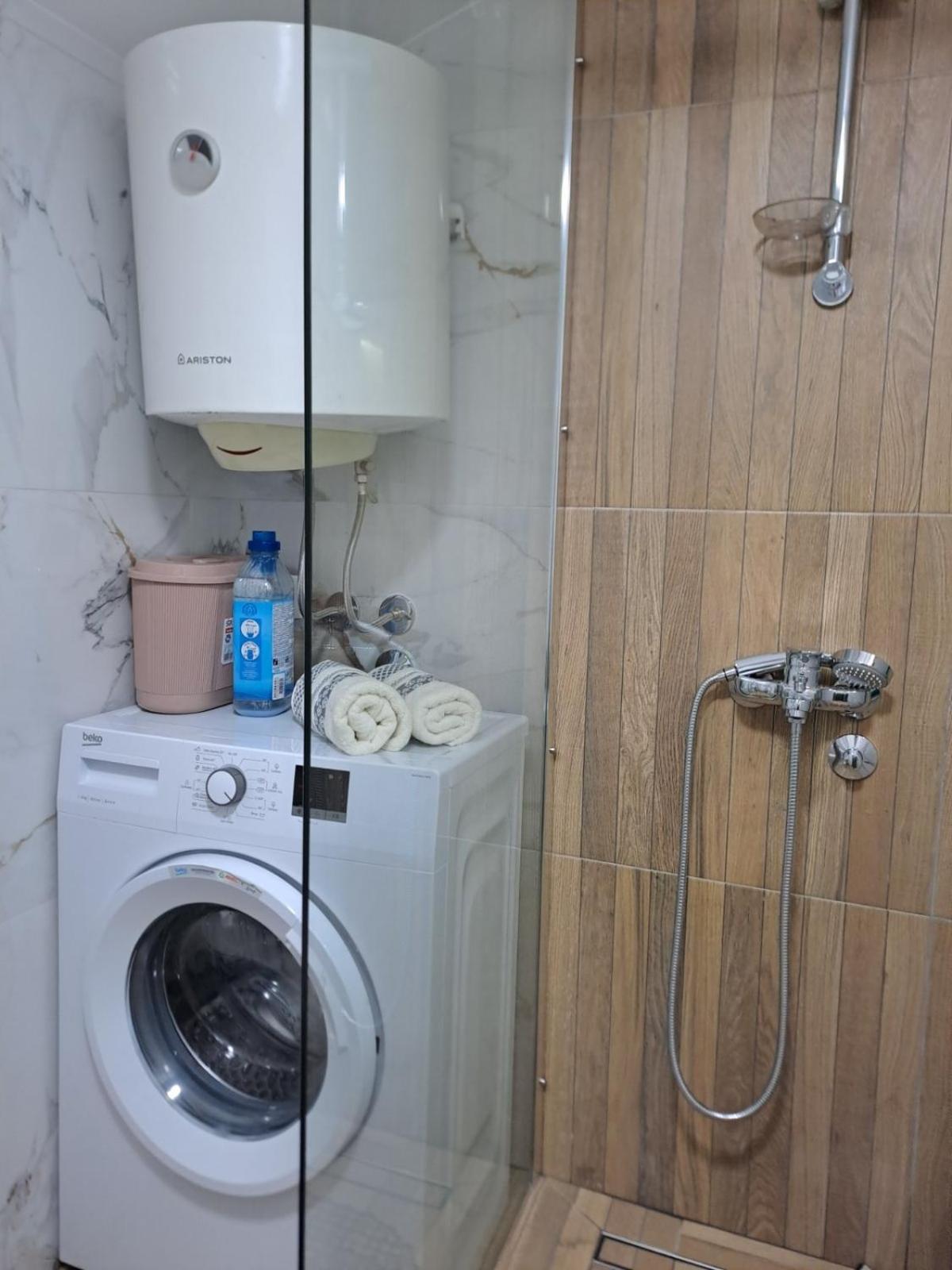 Apartmani Emily & Jully Niksic Luaran gambar