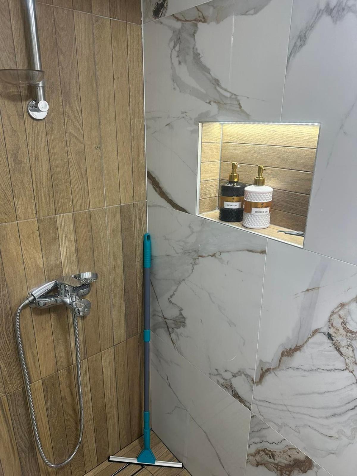Apartmani Emily & Jully Niksic Luaran gambar