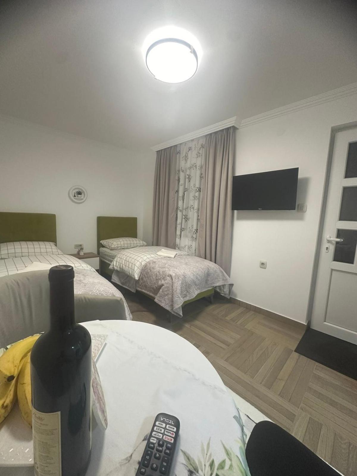 Apartman Emily Apartment Niksic Luaran gambar