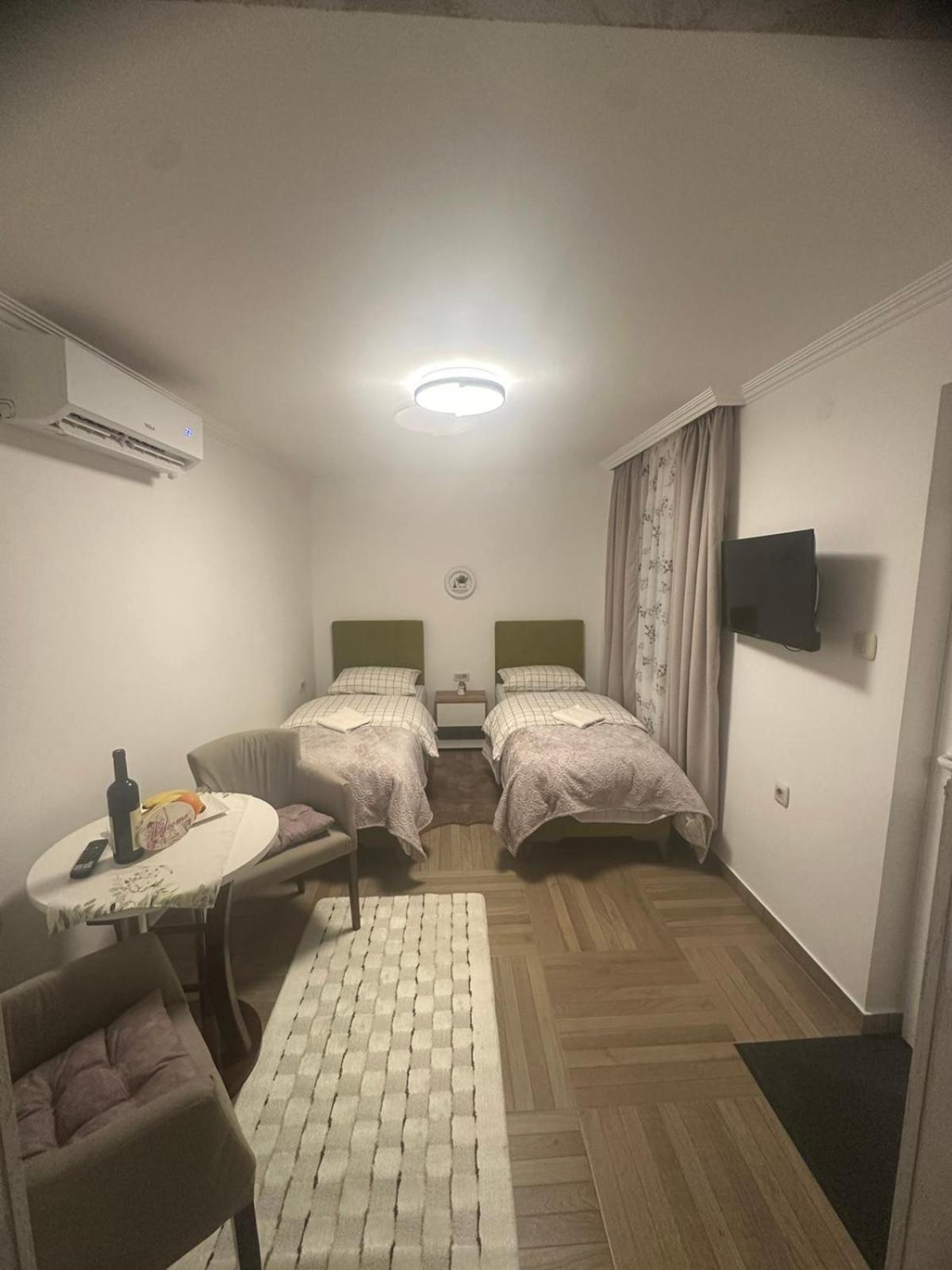 Apartman Emily Apartment Niksic Luaran gambar