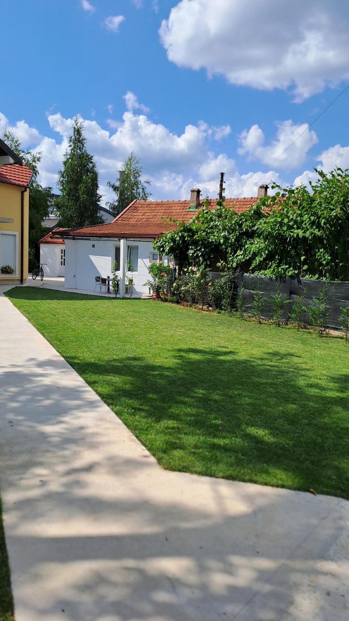 Apartmani Emily & Jully Niksic Bilik gambar